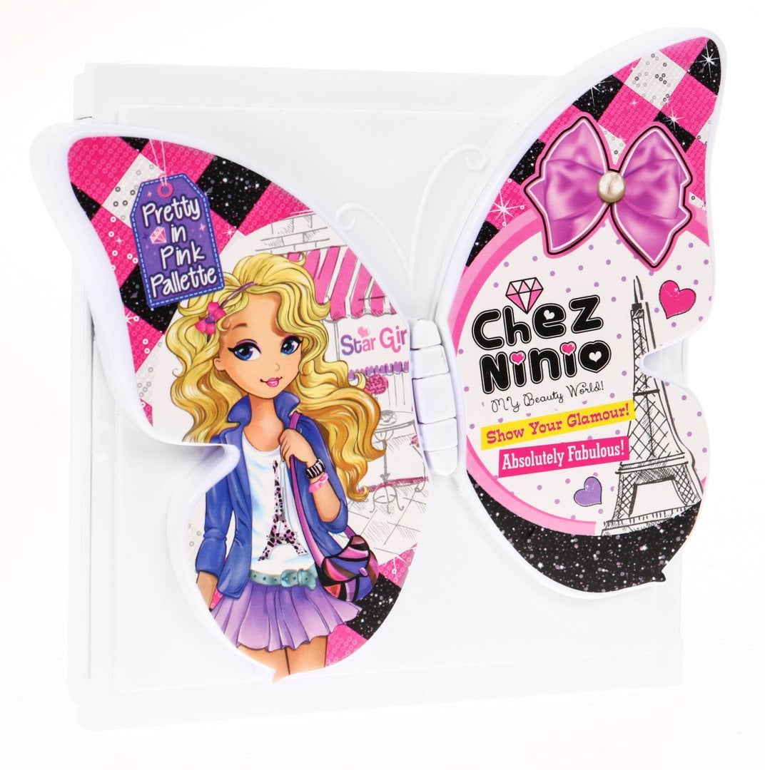 Bērnu kosmētikas komplekta “Chez Ninio” aizvērts tauriņa formas iepakojums ar meitenes ilustrāciju un Parīzes dizainu