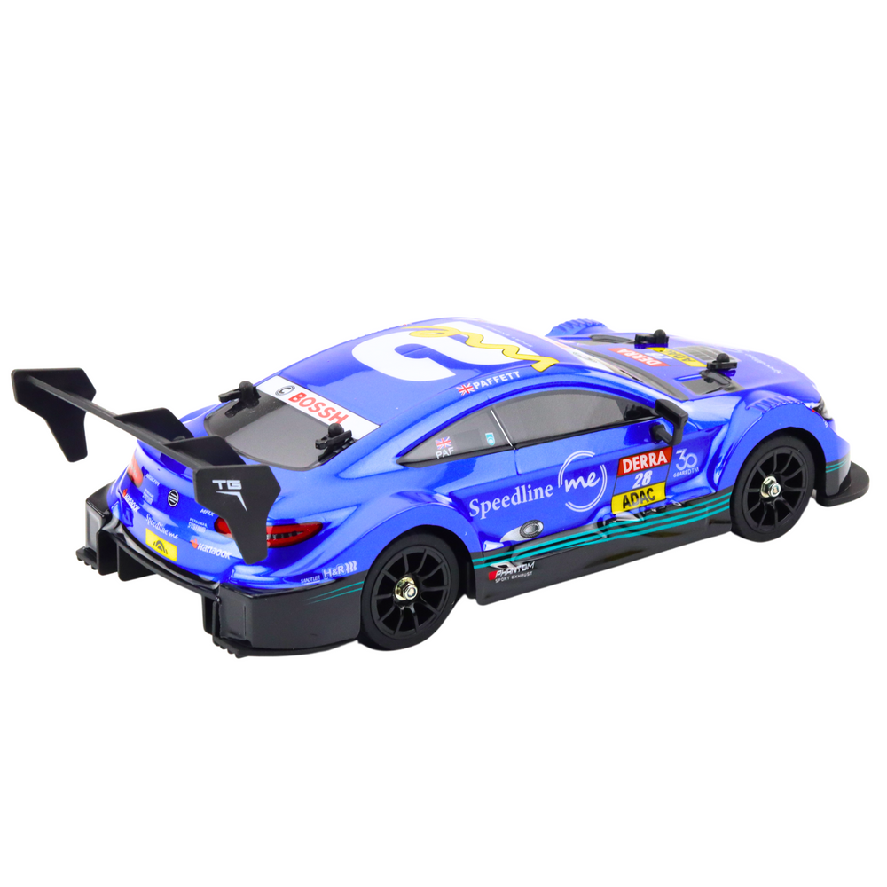 Zils drift RC auto 1:16 — aizmugures skats ar lielu spārnu