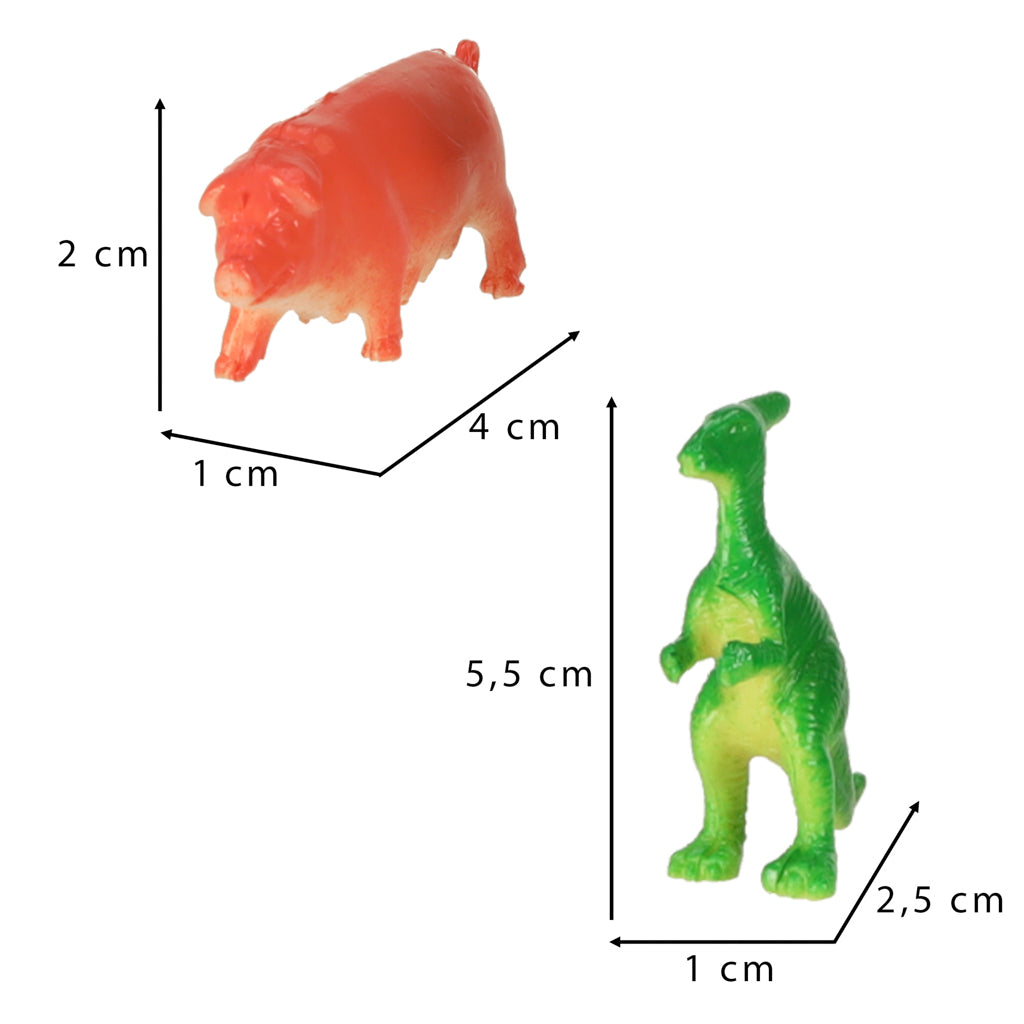 Figūriņu izmēru salīdzinājums cūka 4×1×2 cm un dinozaurs 5,5×1×2,5 cm
