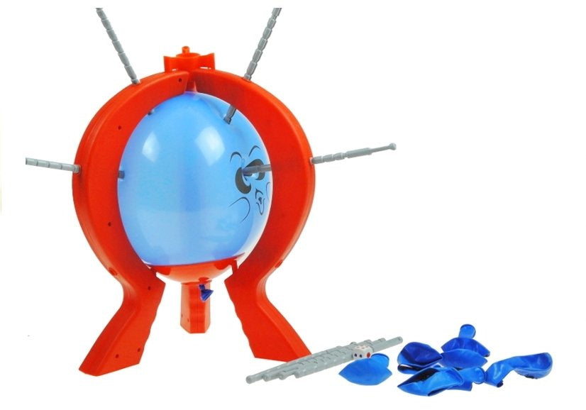 Piepūsts zils balons ar sadurstītiem kociņiem