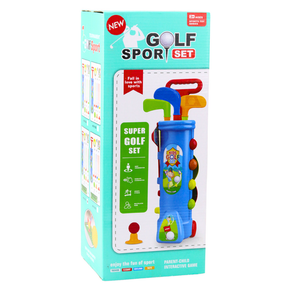 Golfa spēles laukums bērniem ar karogiem un statīviem