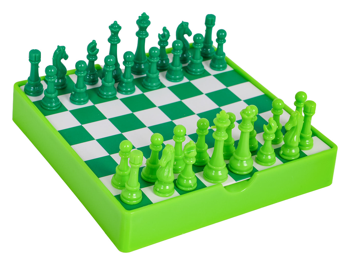 Mini šaha spēle uz zaļas salokāmas galdiņa-kastītes ar figūriņām divos zaļos toņos