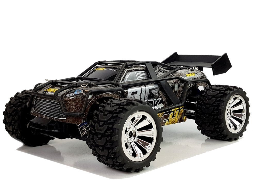 Bezceļu RC auto 1:18 — priekšskats ar lieliem protektora riteņiem un spārnu