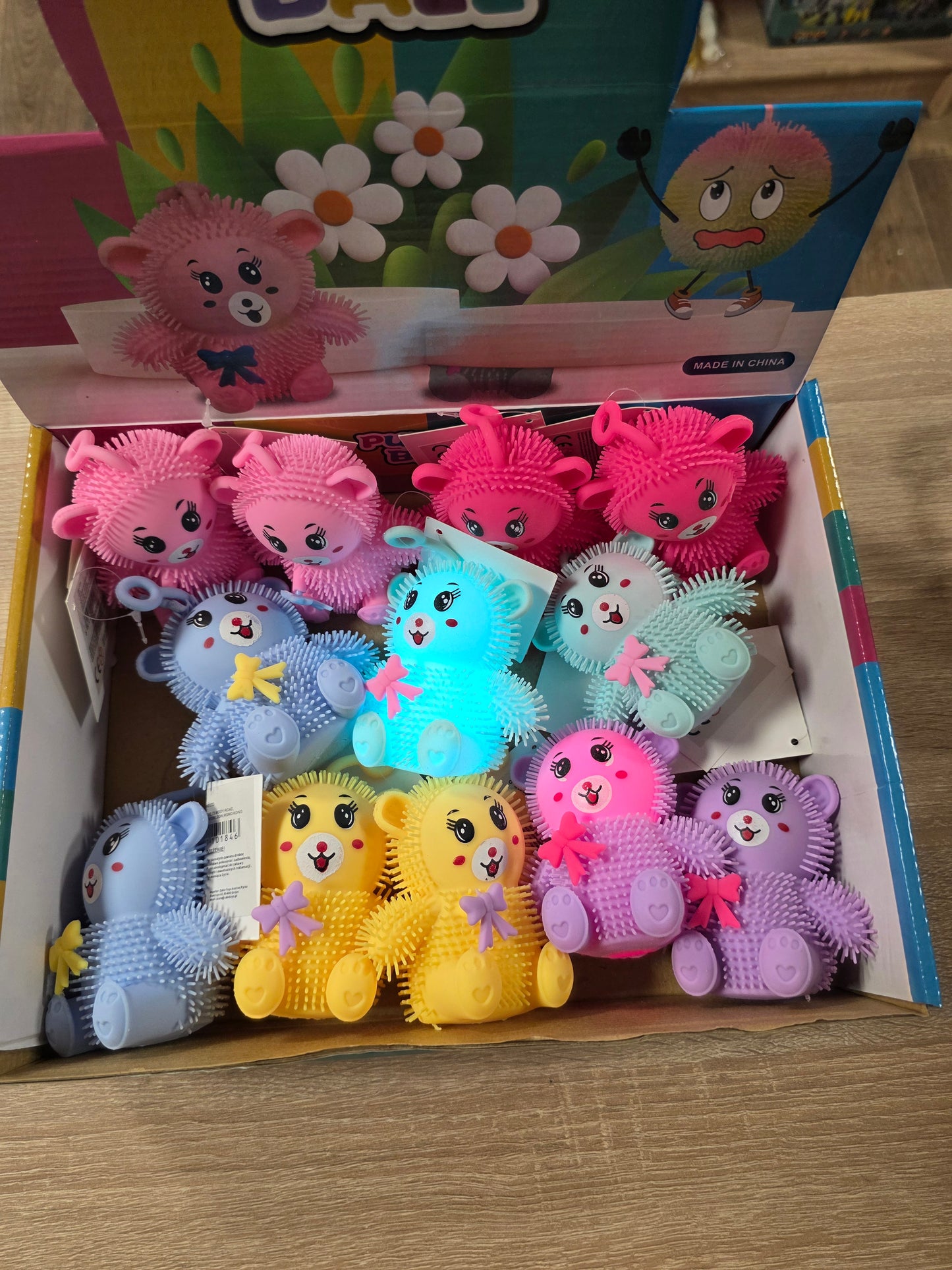 Mirdzoši sensorie rotaļu lācīši bērniem dažādās krāsās ar gumijotu tekstūru un LED gaismu