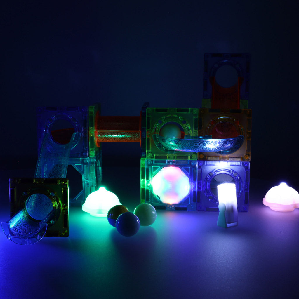 Magnētisko klucīšu bumbu trase ar apgaismojumu 49 gab.