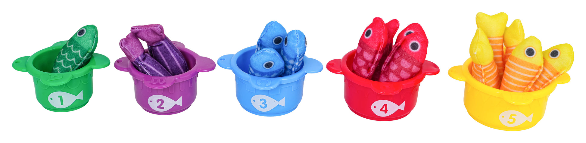 krāsainas auduma zivtiņas sakārtotas piecos numurētos šķirošanas kausiņos rotaļu makšķerēšanas spēlei