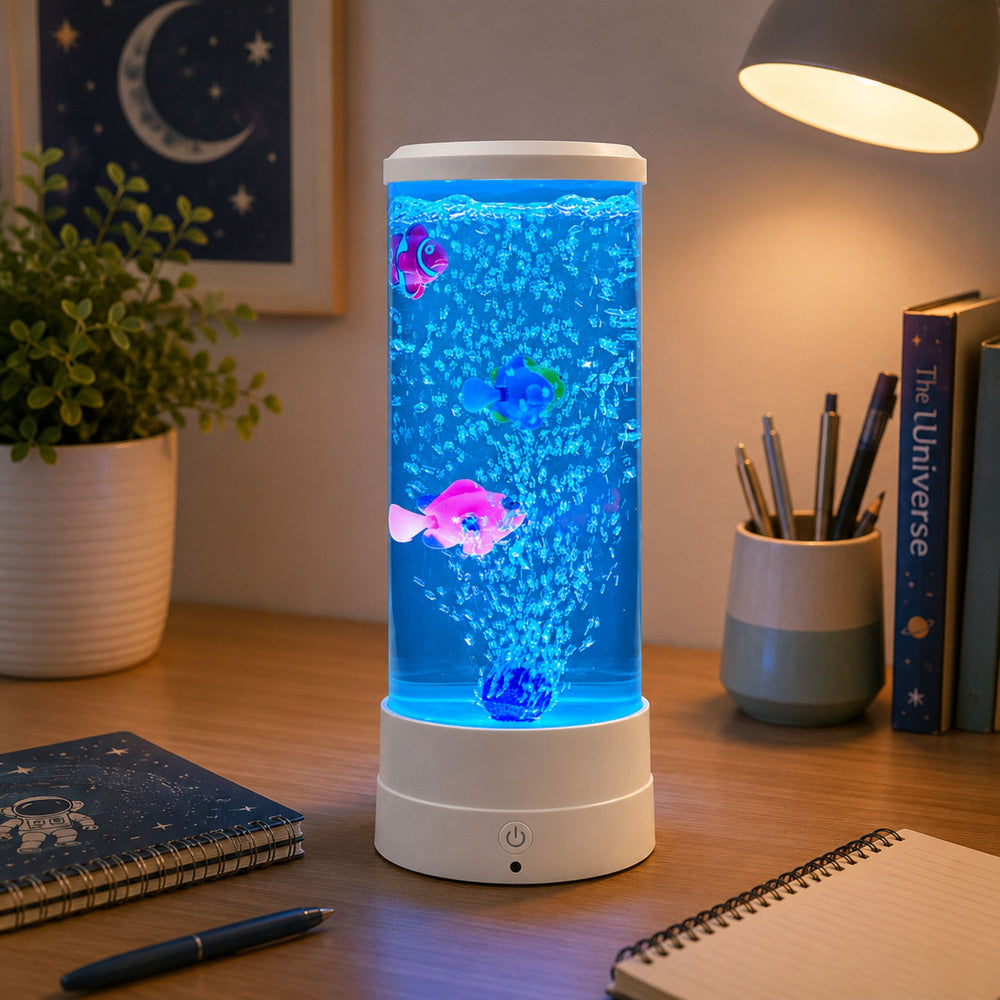 Balta LED RGB akvārija naktslampiņa ar zivtiņām uz rakstāmgalda