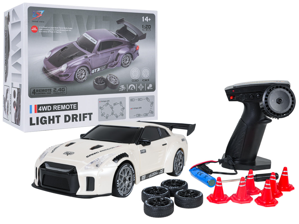 Balts RC drifta sporta auto 1:20 4WD ar lielu aizmugurējo spoileri, maināmām riepām, pulti un konusiem