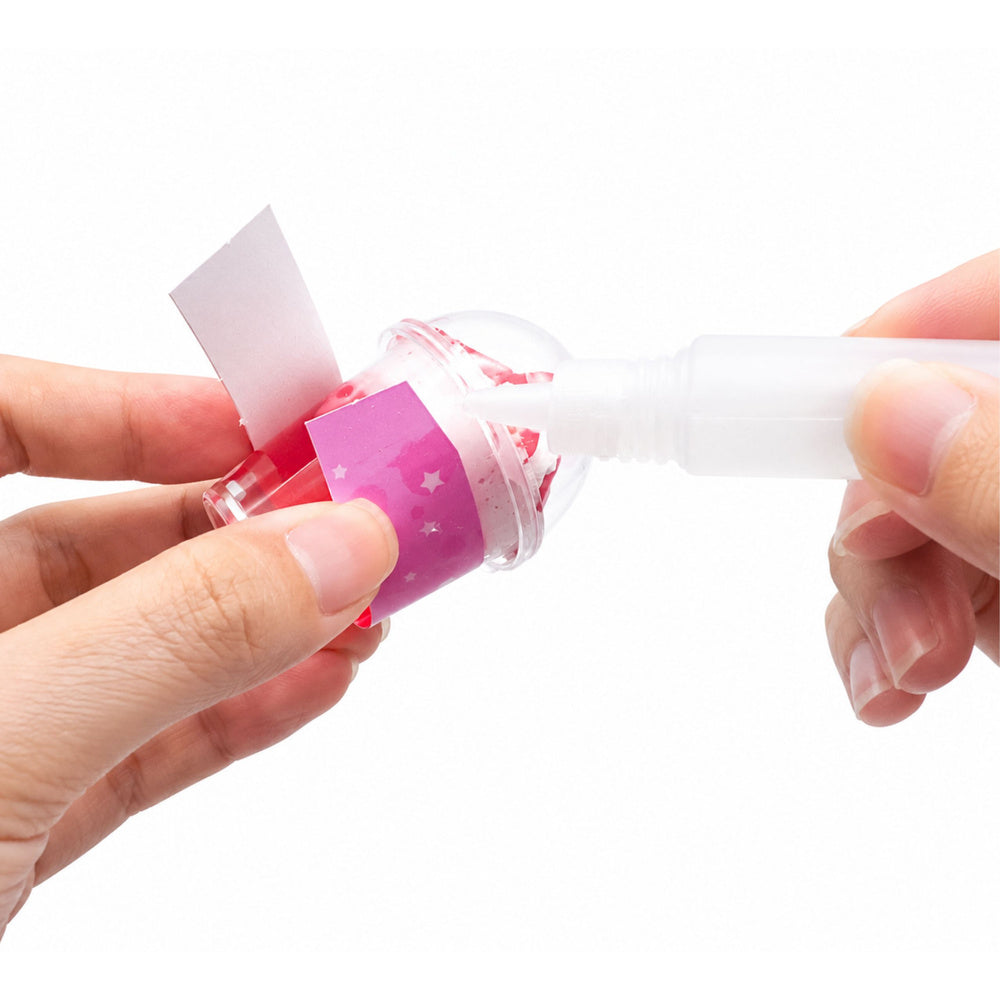 DIY squishy dzēriena dekorēšana ar līmi – veidošanas process