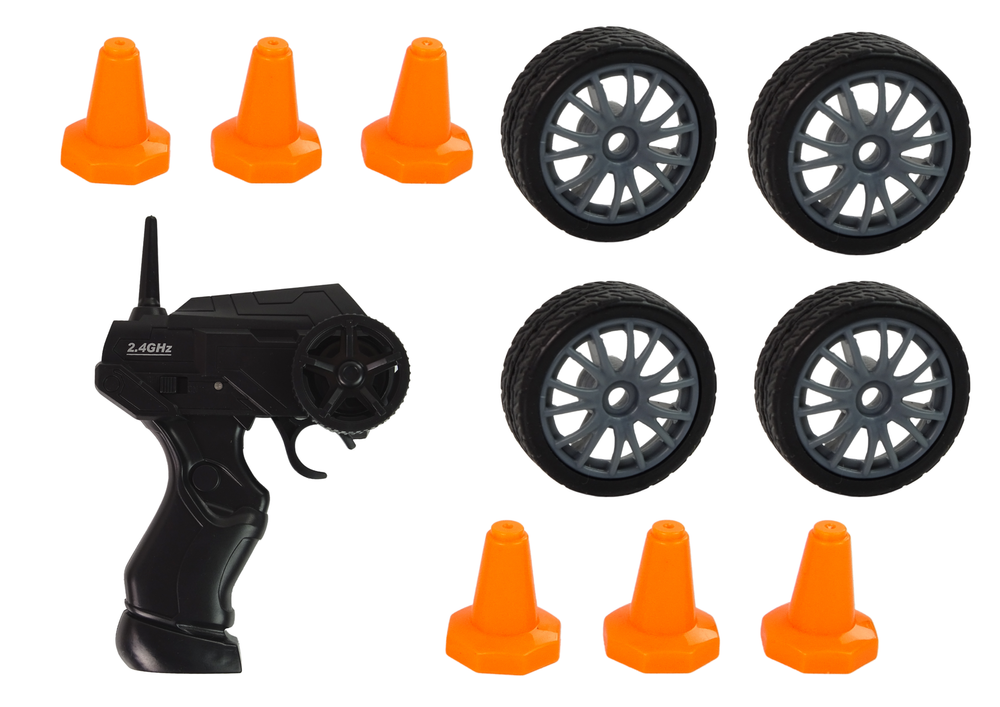 Drifta RC automašīnas komplekta piederumi ar tālvadības pulti, 4 rezerves riteņiem un 6 konusiem