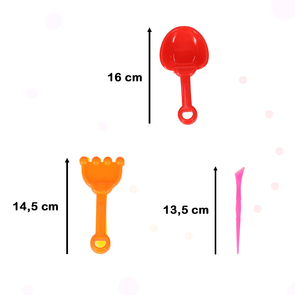 Kinetisko smilšu piederumu izmēri – lāpstiņa 16 cm, grābeklītis 14,5 cm un veidošanas instruments 13,5 cm