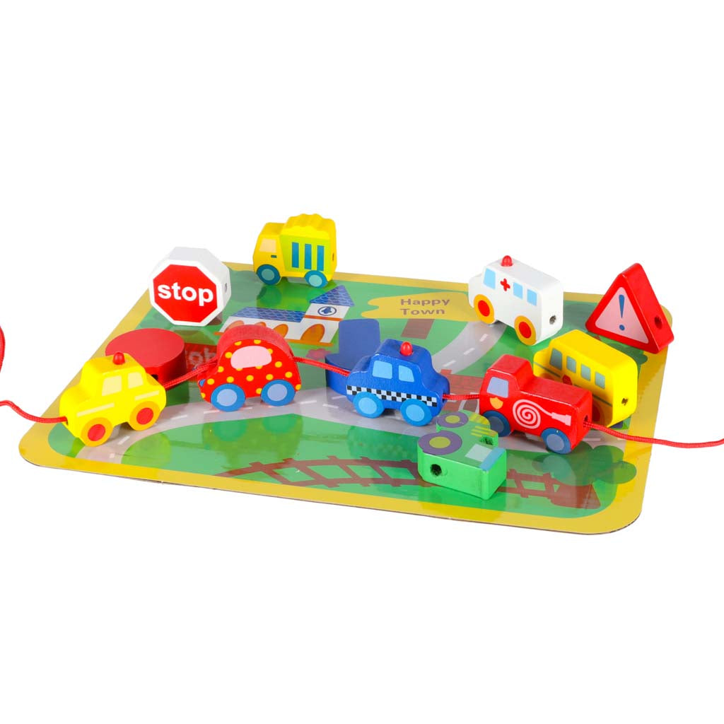 Koka vēršanas rotaļlieta ar transporta figūrām, ceļa zīmēm un aukliņu uz pamatnes