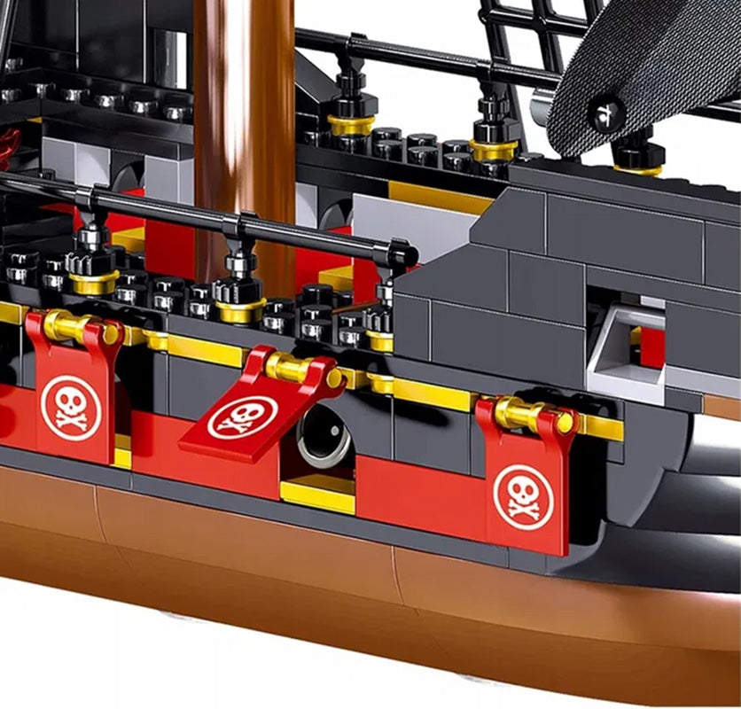 “Pirātu kuģa konstruktora sānu klājs ar lielgabalu un galvaskausa karodziņiem, detaļa”