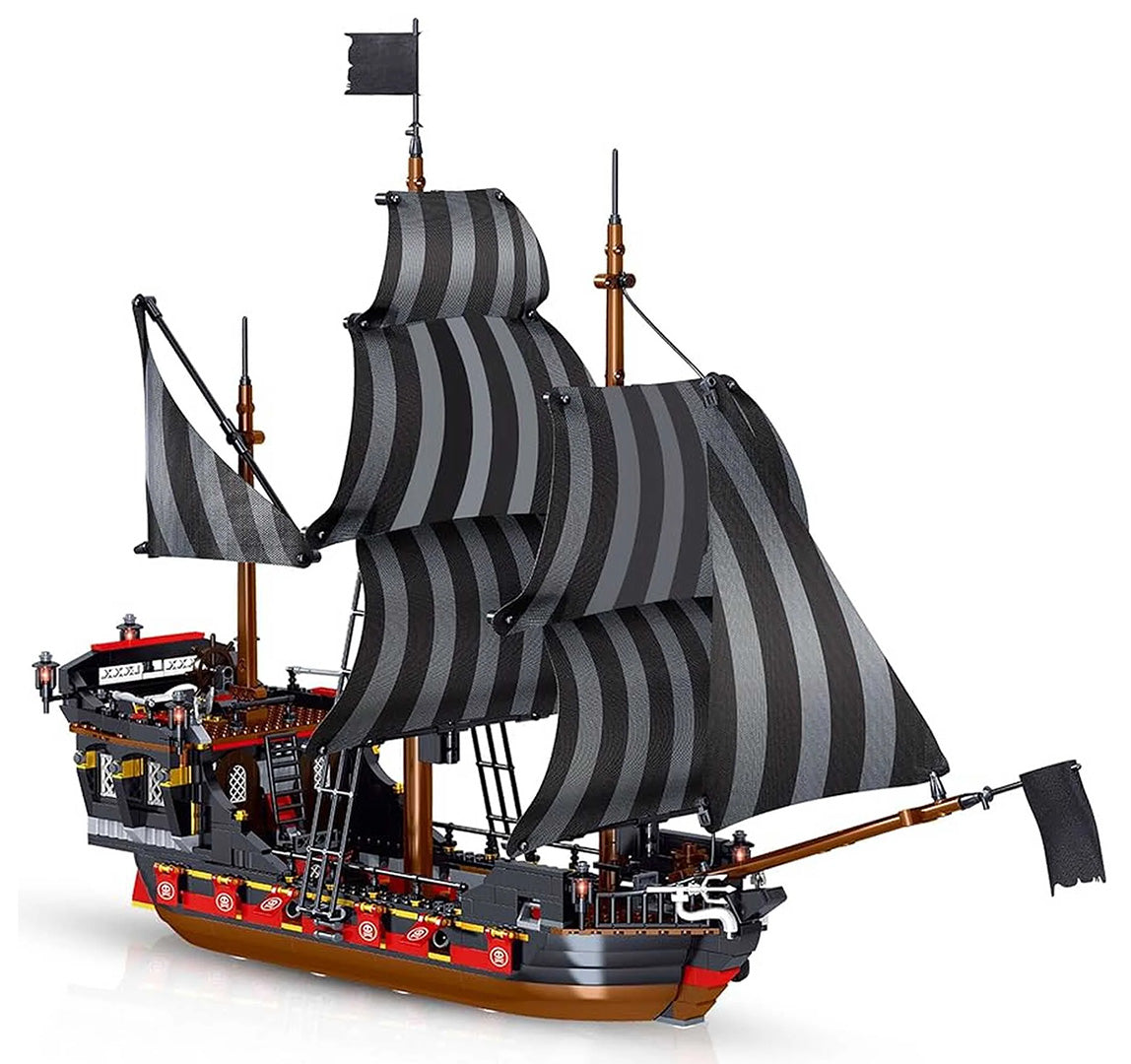 “Pirātu kuģa konstruktors ar svītrainām burām, sānskats, 6+”