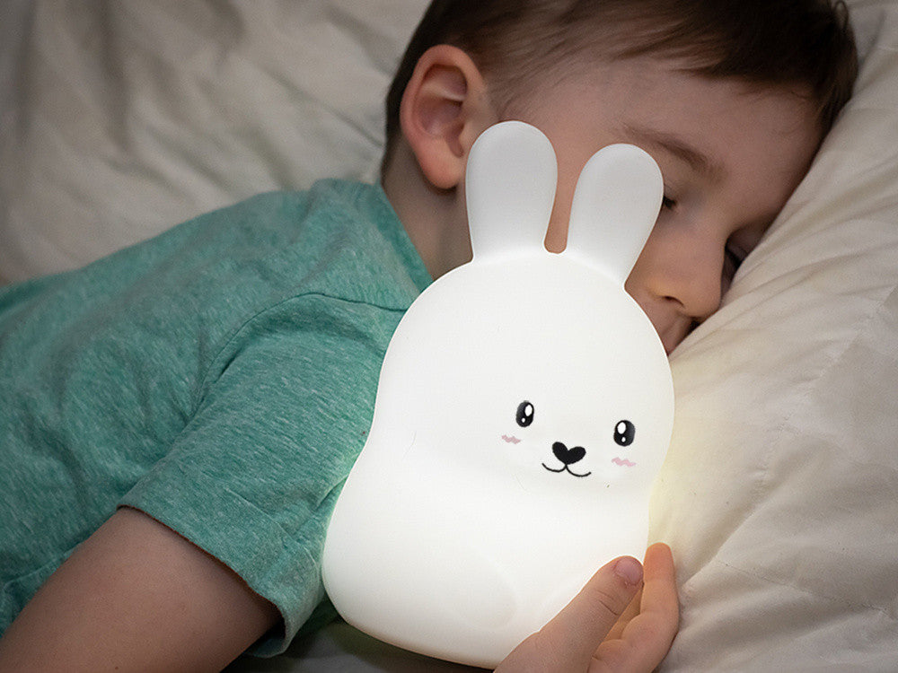 Silikona LED naktslampiņa Zaķis RGB ar tālvadības pulti un USB uzlādi