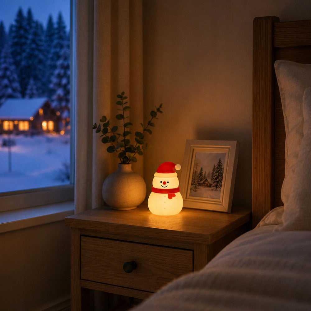 LED Ziemassvētku sniegavīra lampiņa kā naktslampiņa pie gultas