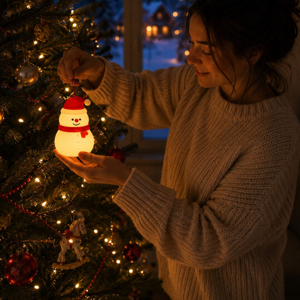led-ziemassvetku-sniegavira-lampina-piekarama-eglites-dekoracija