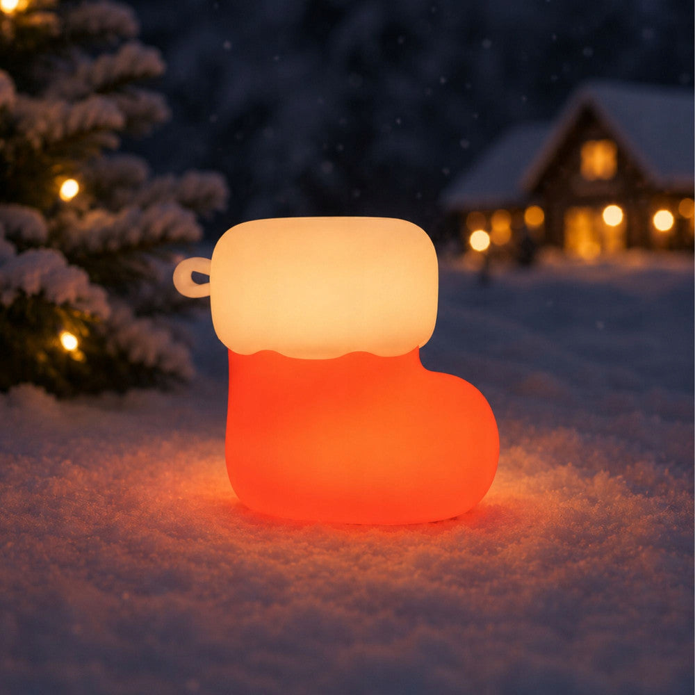 LED Ziemassvētku zeķes lampiņa ar siltu gaismu sniegotā ziemas ainavā