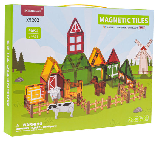 Magnētisko klucīšu komplekts “Ferma” 46 gab. ar uzbūvētu sētu un dzīvnieku figūrām, kaste fonā