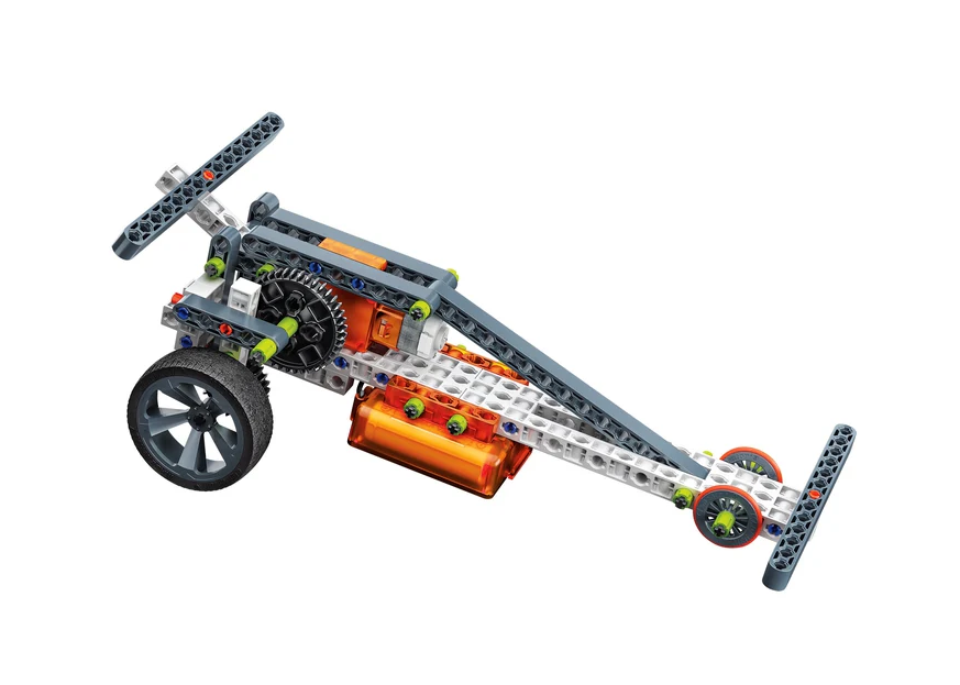 Mehānikas laboratorijas konstruktora dragstera sacīkšu automašīnas modelis ar zobratu piedziņu