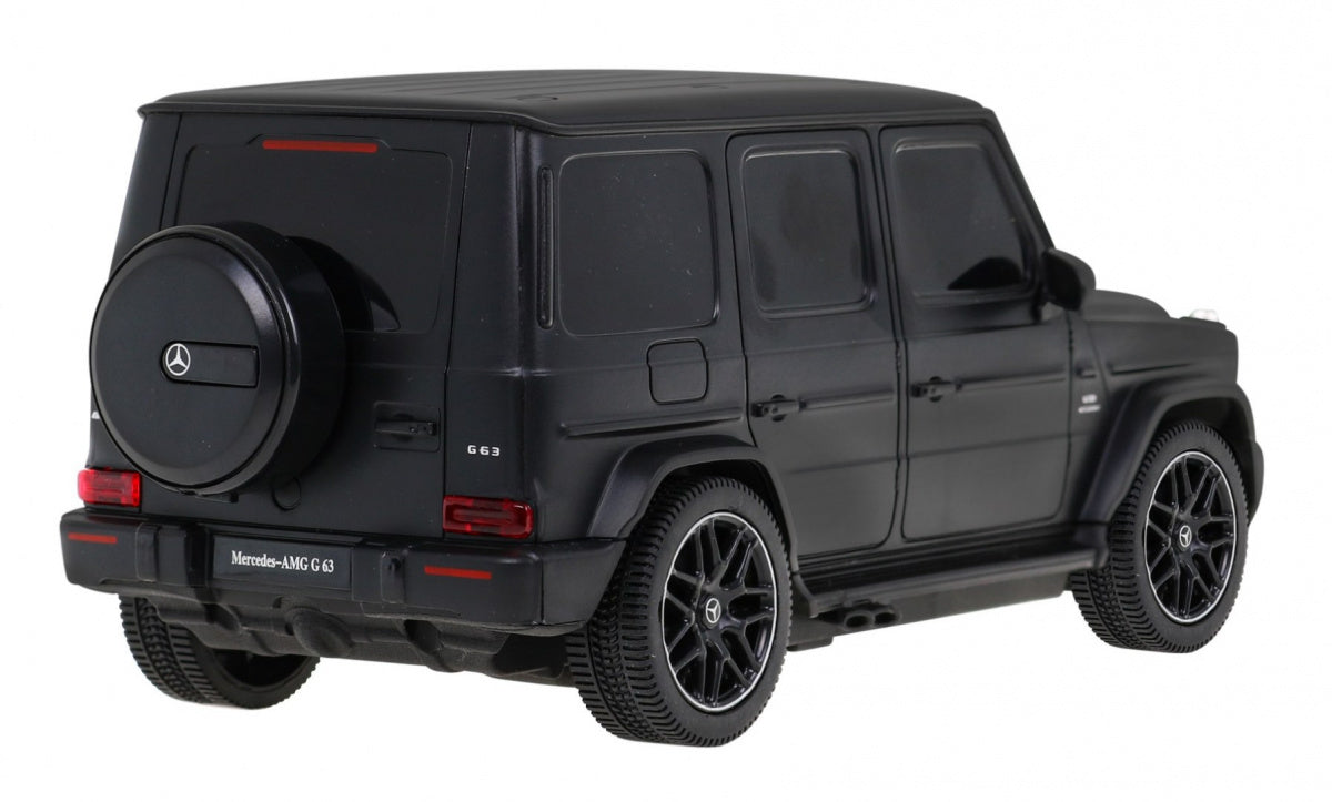 Melns tālvadības apvidus auto Mercedes-AMG G 63 skatā no aizmugures un sāniem