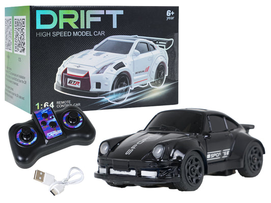 Mini RC drift auto 1:64 melnā krāsā ar pulti, USB uzlādi un iepakojumu
