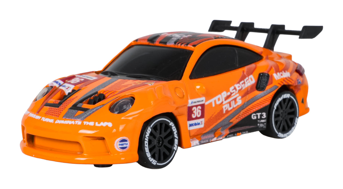Mini RC metāla sporta auto 1:64 oranžā krāsā ar spoileri — sānskats no priekšpuses