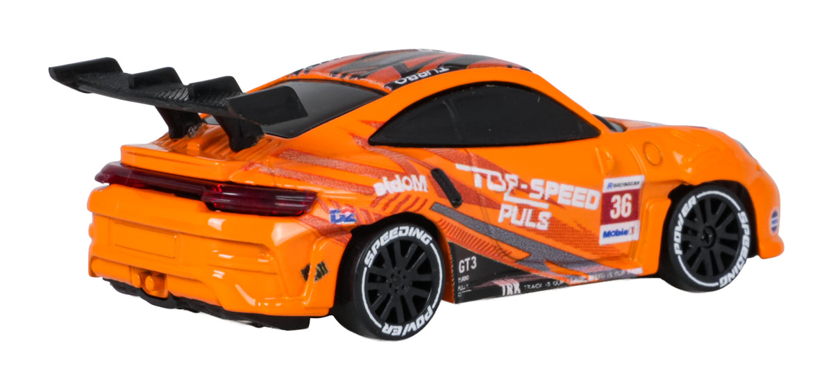 Mini RC metāla sporta auto 1:64 oranžā krāsā ar spoileri — skats no aizmugures