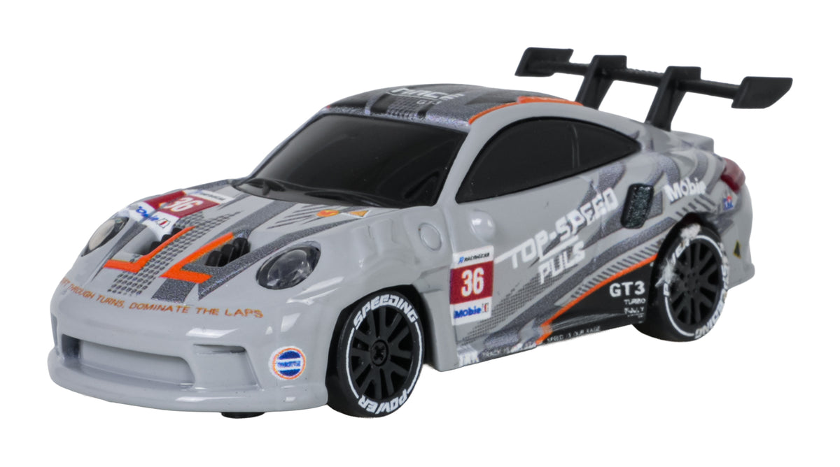 Mini RC sporta auto pelēkā krāsā ar spoileri — sānskats no priekšpuses