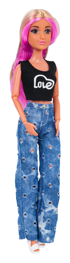 Modes lelle ar rozīgi blondiem matiem, melnu topiņu un saplēstiem džinsiem