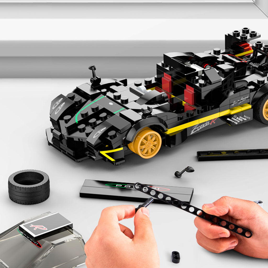 Pagani Zonda R konstruktora auto salikšanas process ar detaļām