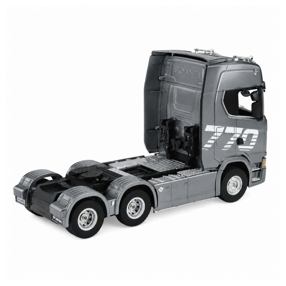 Pelēks HUINA 1501 Scania RC vilcējs skatā no aizmugures