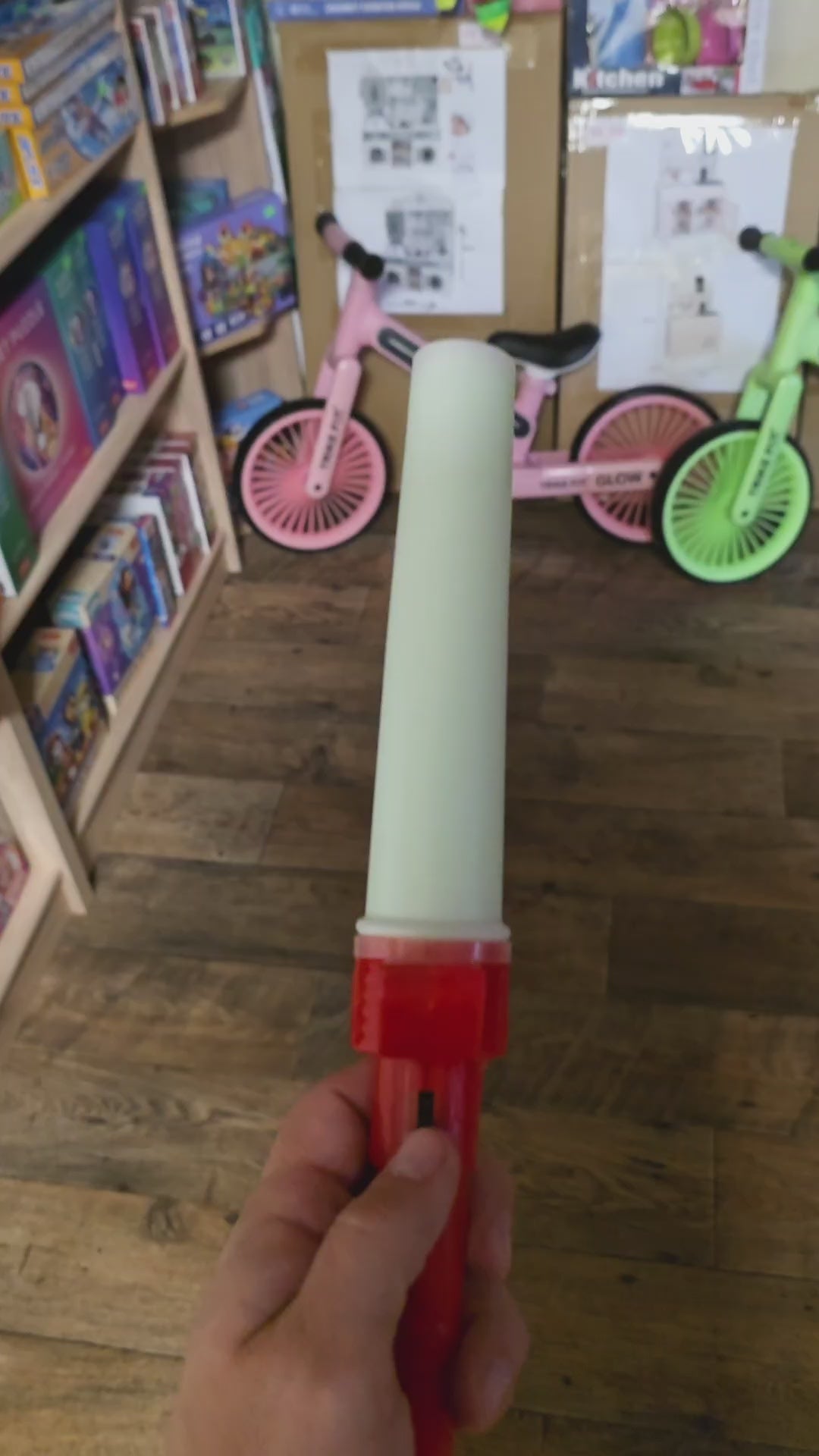 Led zobens ar maināmu garumu izbīdāms