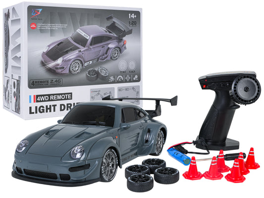 RC drifta auto 4WD pelēks ar tālvadības pulti, rezerves riepām, akumulatoru, konusiem un iepakojumu