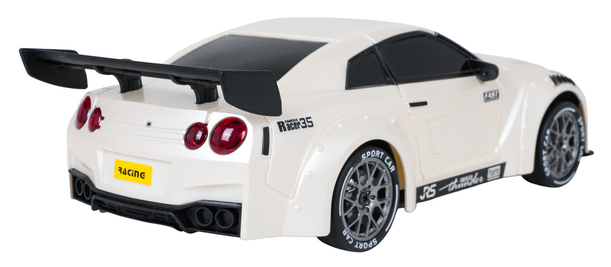 RC drifta auto 4WD pērļu balts ar melnu spoileri — aizmugures skats no labās puses