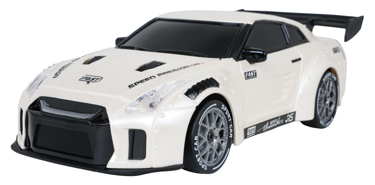 RC drifta auto 4WD pērļu balts ar sporta diskiem un melnu aizmugurējo spoileri — priekšskats
