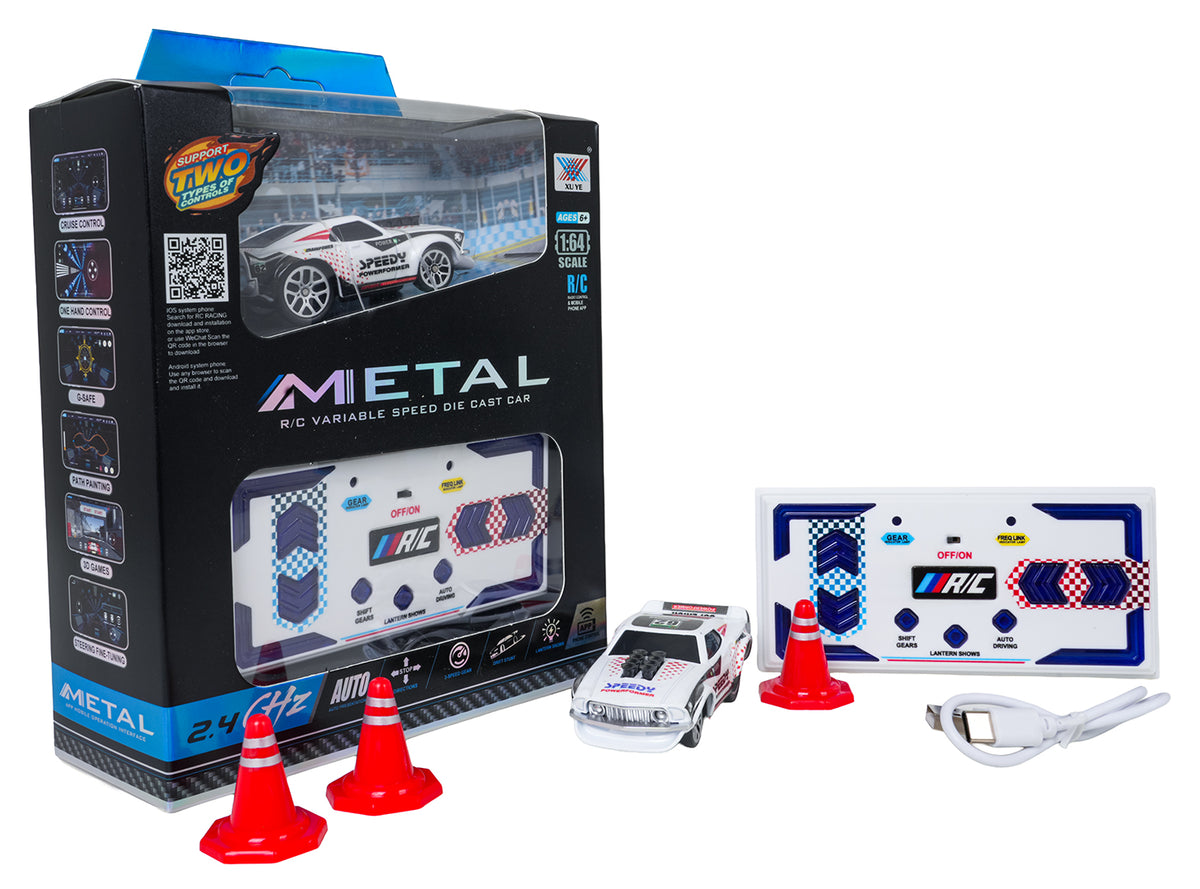 RC sporta auto 1:64 komplekts ar 2.4 GHz pulti, USB kabeli un 3 satiksmes konusiem