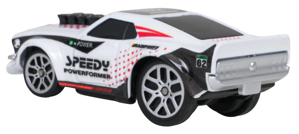 RC sporta auto baltā krāsā ar melniem un sarkaniem akcentiem, skats no aizmugures