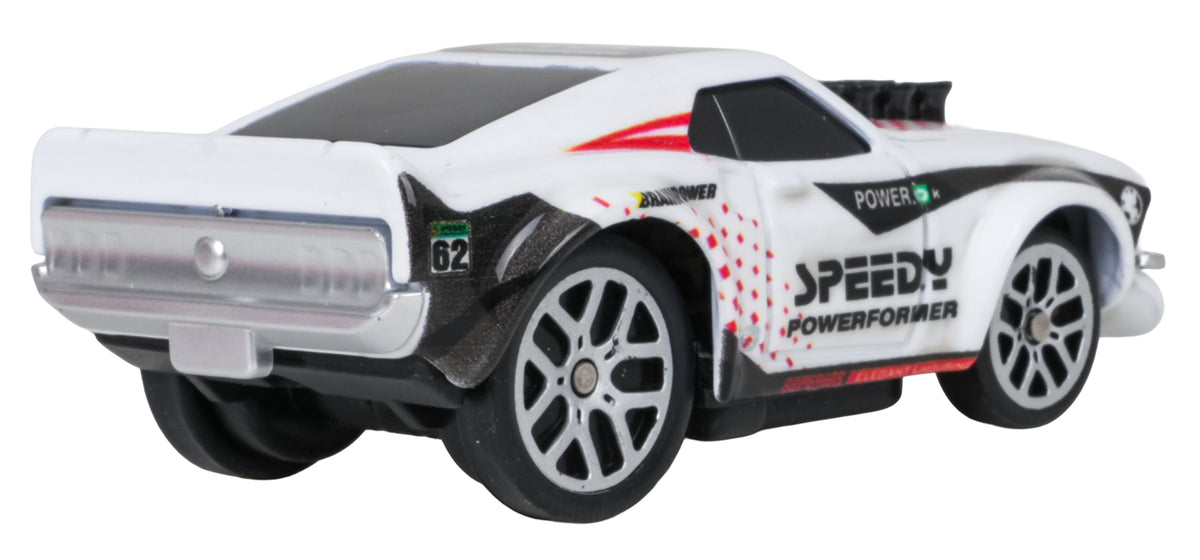 RC sporta auto baltā krāsā ar melniem un sarkaniem akcentiem