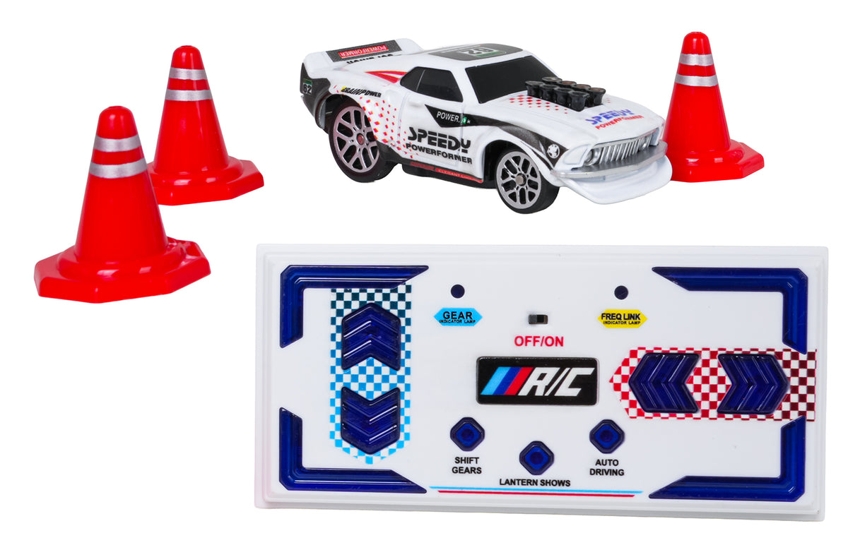 RC sporta auto komplekts ar tālvadības pulti un 3 satiksmes konusiem