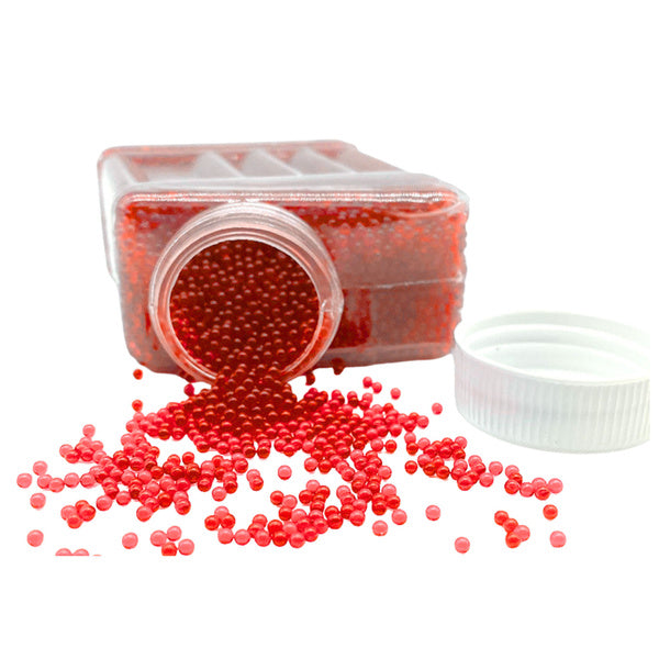 Sarkanas 7-8 mm gēla lodītes gel blasteriem izbērtas no pudelītes