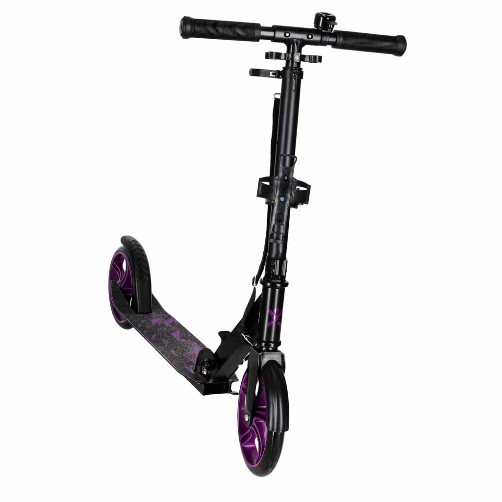 Trike Fix melns skrejritenis ar violetiem riteņiem skats no priekšas