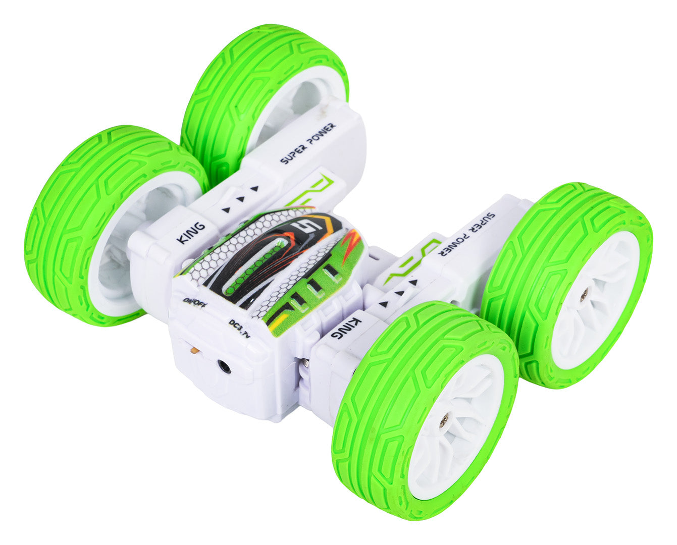 Balta tālvadības triku mašīna ar spilgti zaļām riepām, skats no augšas