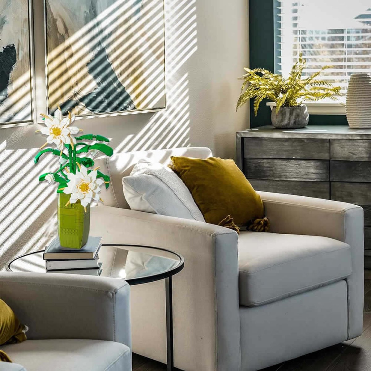 Ziedu konstruktors Flower Studio Epiphyllum zaļā vāzē — interjera dekors viesistabā